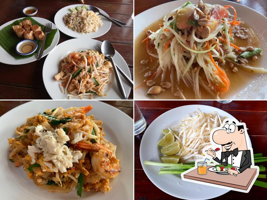 Baan Suan Rim Klong (Pad Thai Specialist)