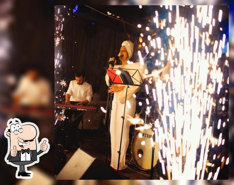 Брюнетка и Браконьер