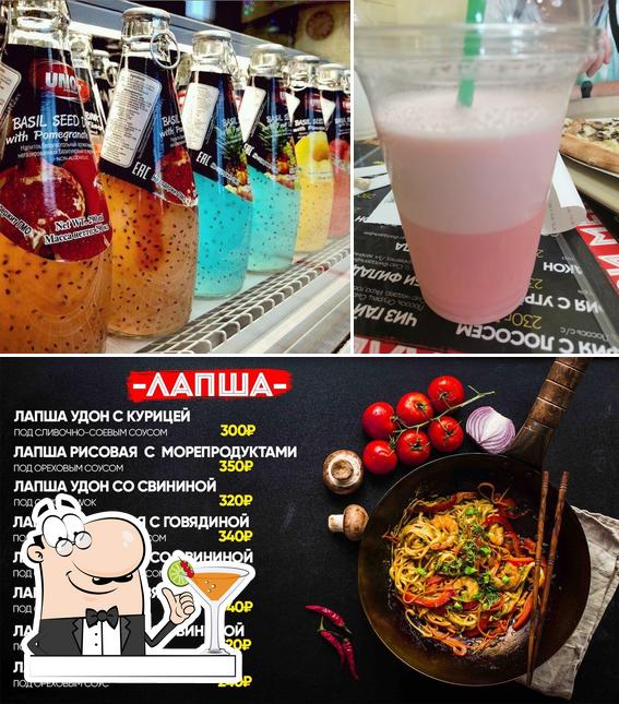 Напитки и еда - все это можно увидеть на этом изображении из Пицца Хаус