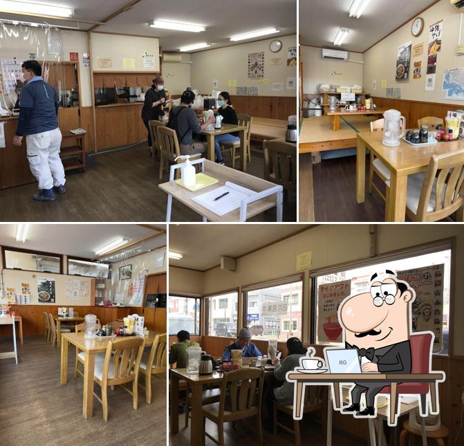 与那原そば 民芸食堂