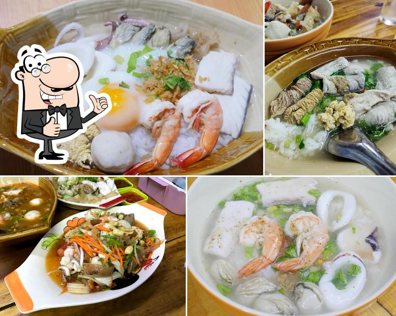 Saam Pao Khao Tom Plaa (Rice seafood congee)