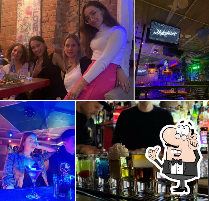 Посмотрите на внутренний интерьер "Молодёжи"