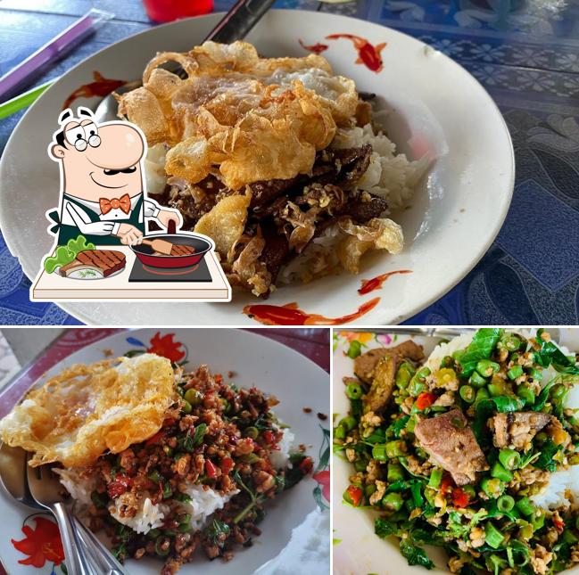 ร้านก๋วยเตี๋ยวเรือพี่แป๋ว