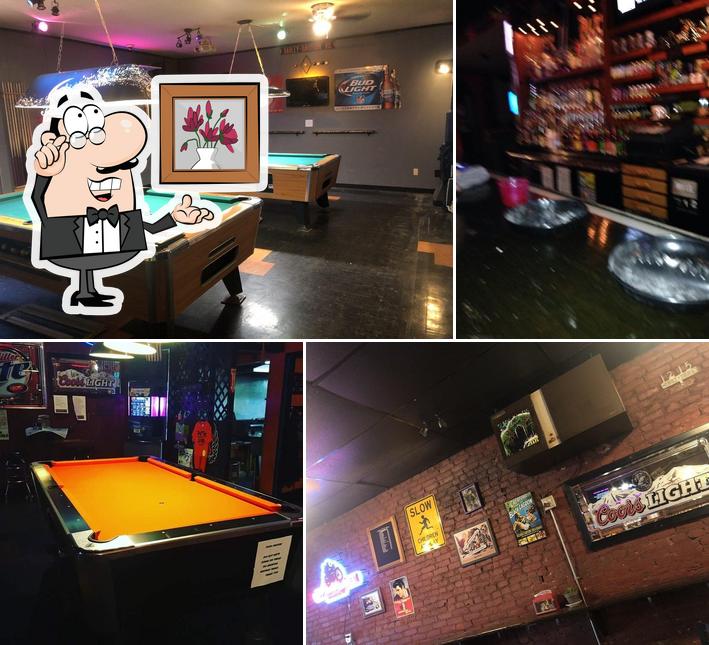 Putts Bar & Grill