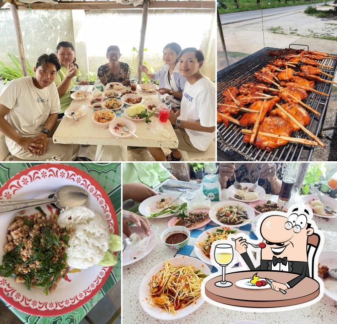 ร้านส้มตำไก่ย่างพี่เพ็ญ