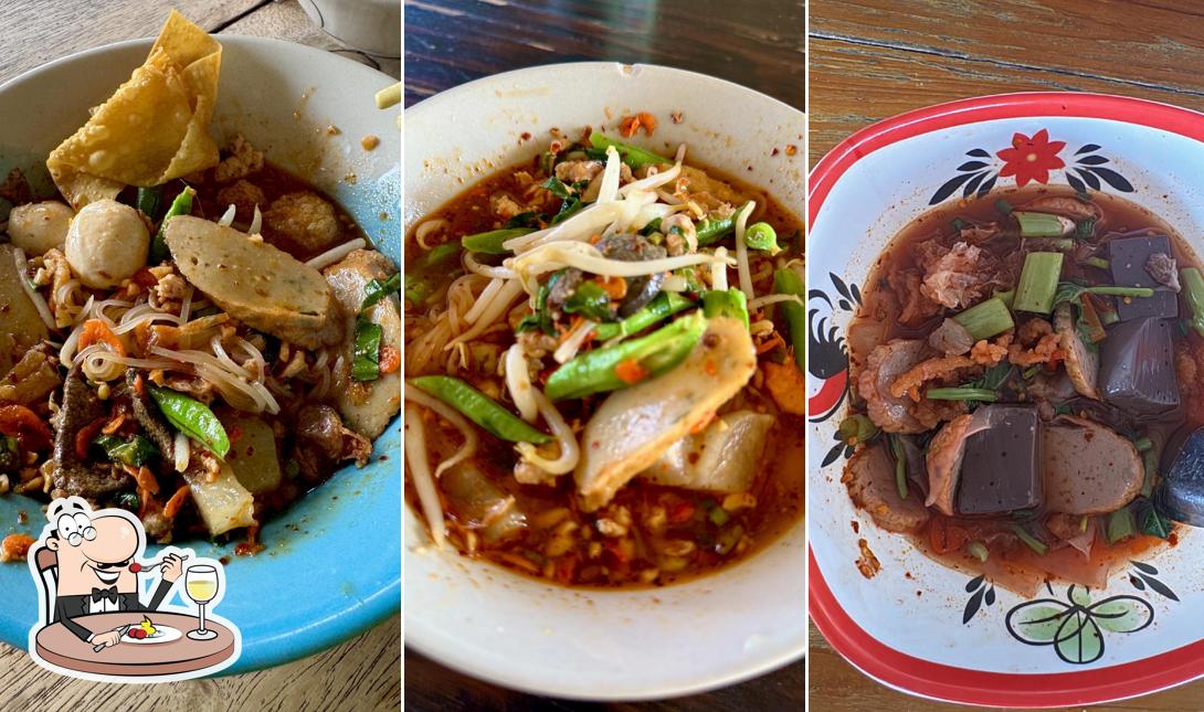 ป้าพัดเย็นตาโฟ ต้มยำ กะเพาืขาหมู