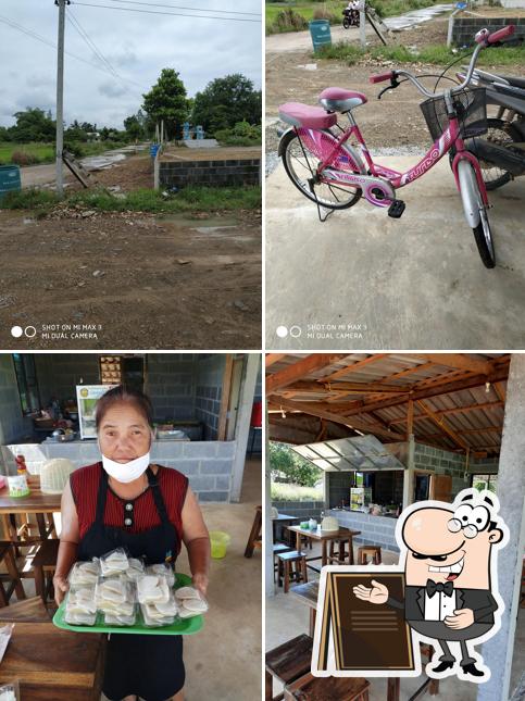 ร้านก๋วยเตี๋ยวไก่มะระริมทุ่ง