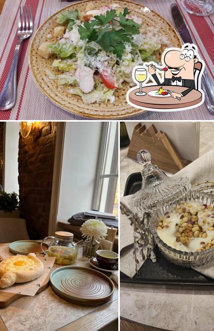 Еда в "кафе One Гоги"