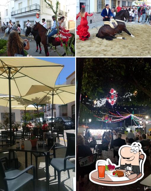 Los Cazadores Cafe Bar