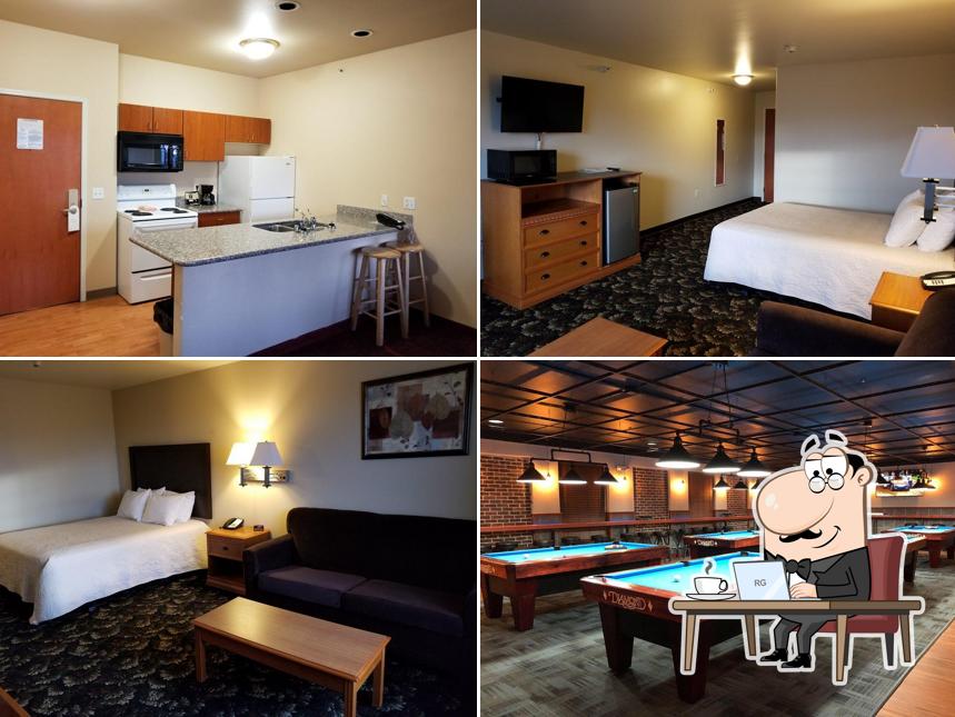 Grand View Inn & Suites