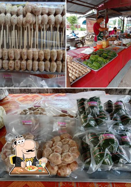 ไส้กรอกหมูแม่ละเอียด บ้านเม็งทอง