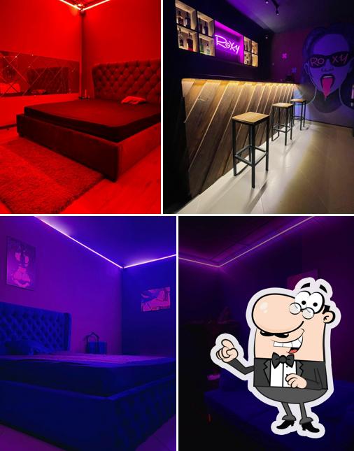 Roxy men's club