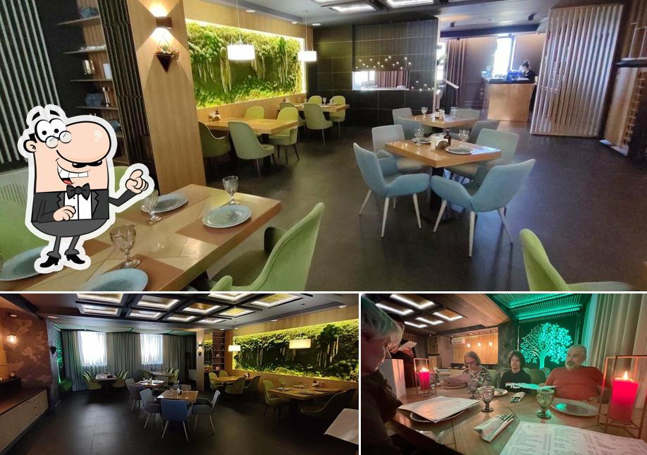 Посмотрите на внутренний интерьер "Ресторана Seasons"