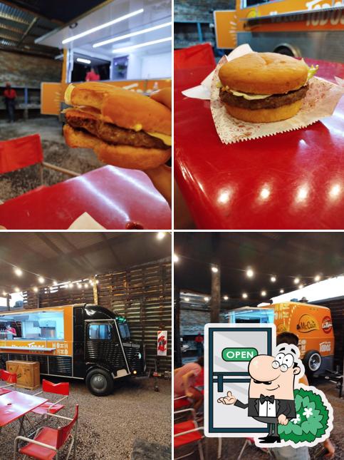 La Reina patio de comidas (foodtrucks)