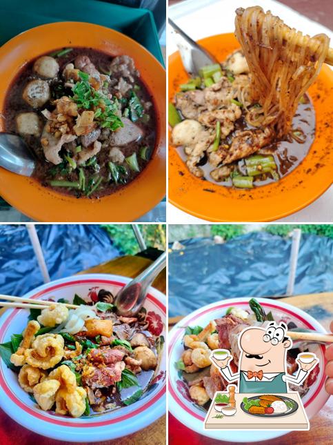 ร้าน จอด ก๋วยเตี๋ยวเรือ สมเด็จ/ หมูจุ่ม 99