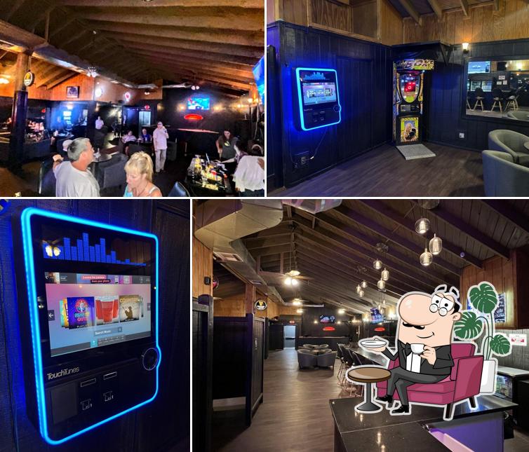 Sports Bar 44