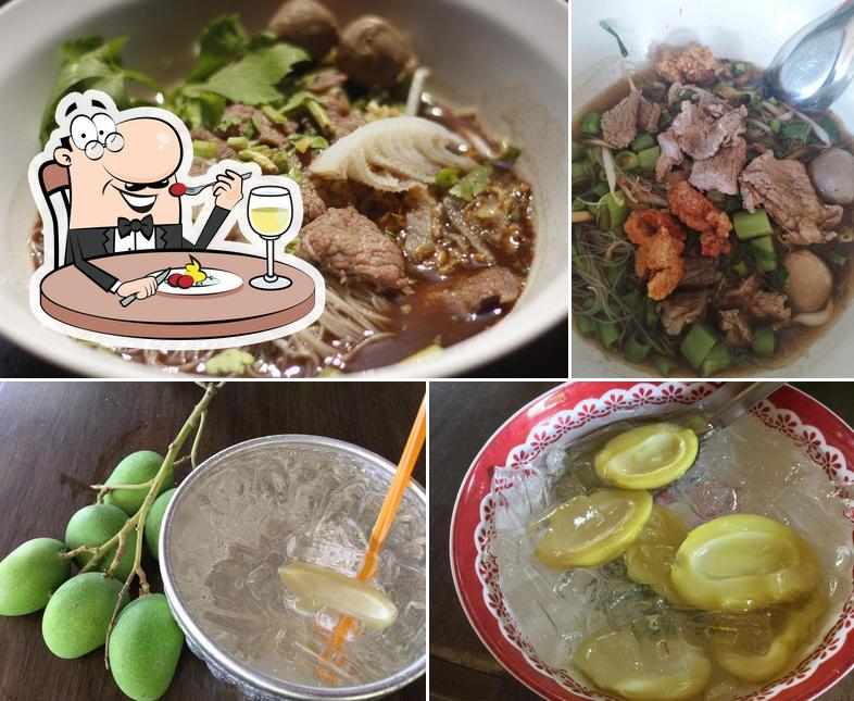 ก๋วยเตี๋ยวเรือริมธาร (ก๋วยเตี๋ยวเรือรังสิตคลอง 11 สาขาลำนารายณ์)