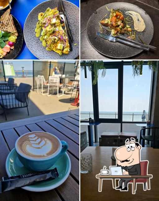 Посмотрите на внутренний интерьер "Port-o-Coffee"