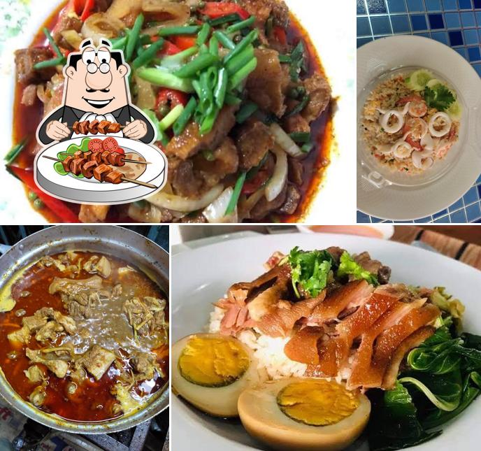 ขาหมู นุชอิ่มอร่อย