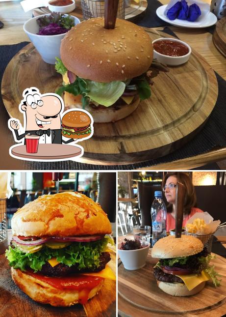 Гамбургеры из "BEmine Гастро Кафе" придутся по вкусу любому гурману