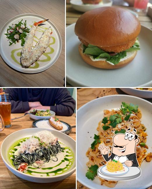 Паста карбонара в "Crab Cafe"