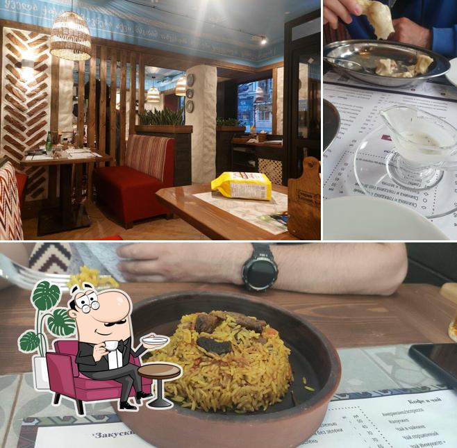 Посмотрите на внутренний интерьер "Старик Хинкалыч"