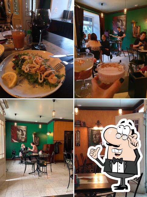 Посмотрите на внутренний интерьер "Бара Маяковского"