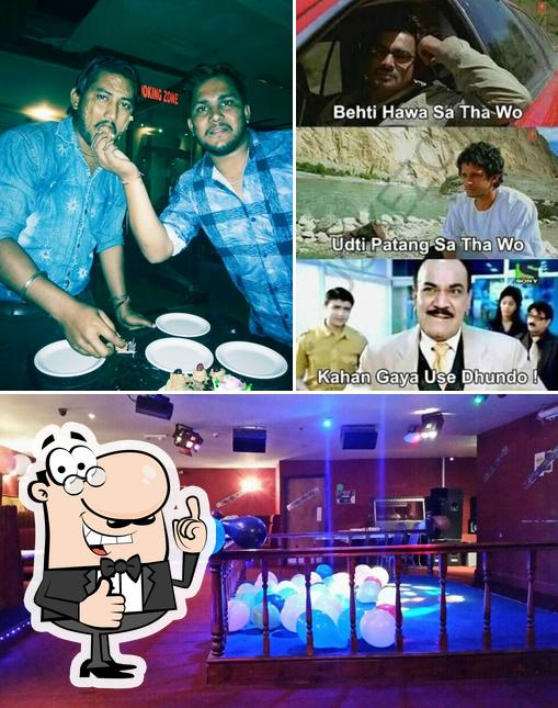 Glassi Junction Bar & Restaurant