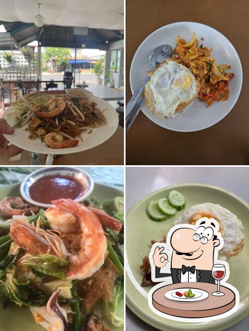 ร้านผัดไทยอาม่าชุ่มชื่น