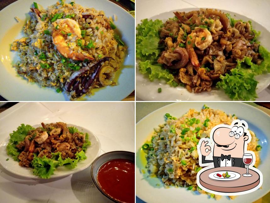 ร้านโต๊ะแดง Cruisine at @chiang Saen