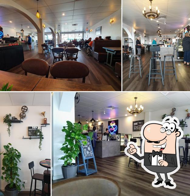 Tourist Cafe