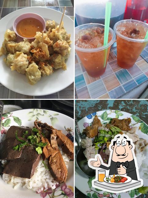 ลุงพงษ์ข้าวต้มเครื่อง ข้าวต้ม 10 บาท เชิงสะพานวัดภุมรินทร์