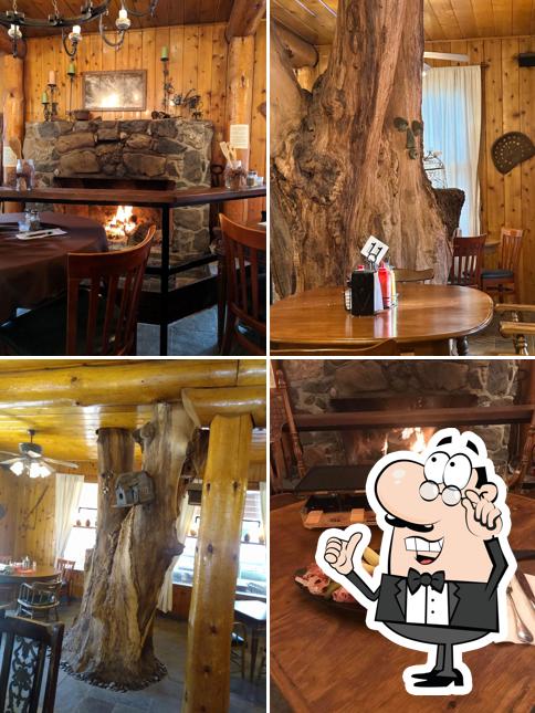 Pine House Cafe & Tavern