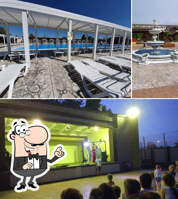 Посмотрите на внутренний интерьер "Славянки"