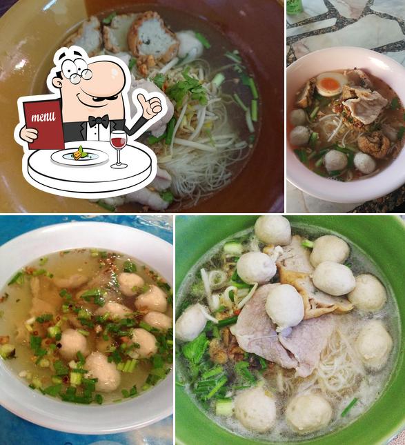 ลูกชิ้นหมูท่าตะโก(เจ้าแรกและเจ้าเดียวในท่าตะโก)
