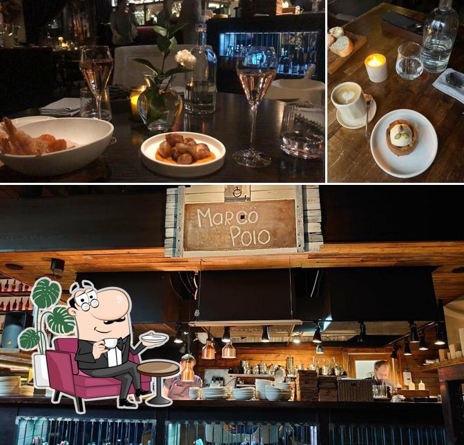 Снимок, на котором видны внутреннее оформление и еда в Marco Polo