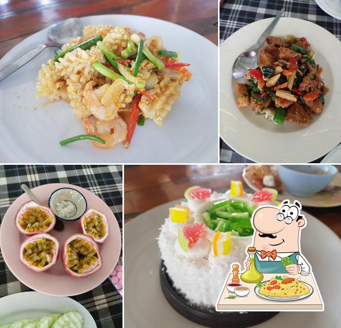 รุ่งตะวัน Restaurant
