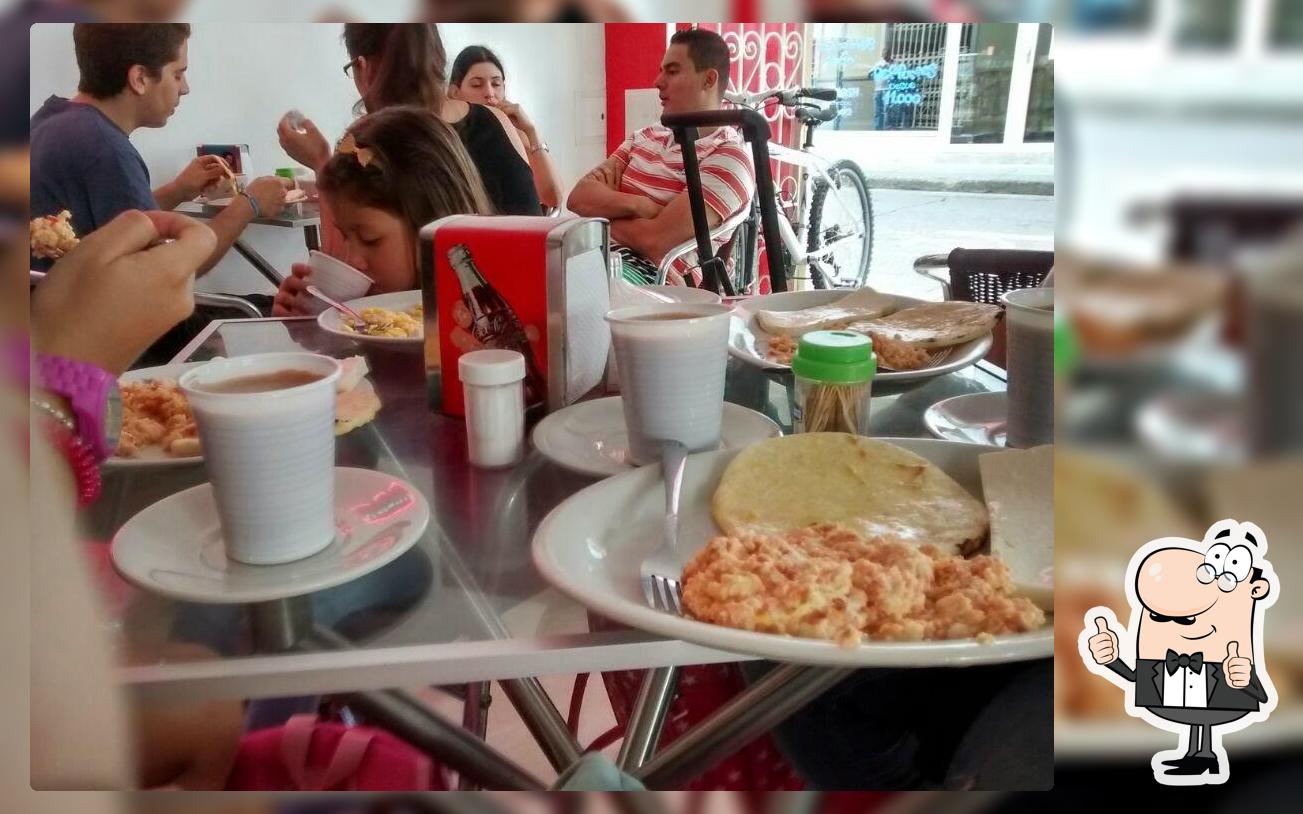 Cafeteria Chiquis.
