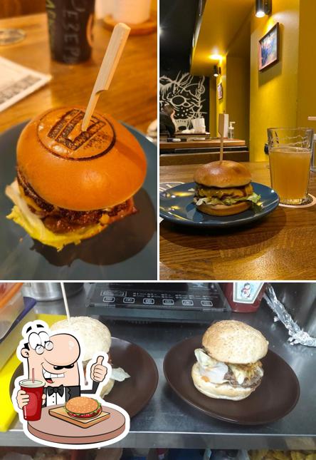 Гамбургеры из "Четыре Пивовара" придутся по вкусу любому гурману