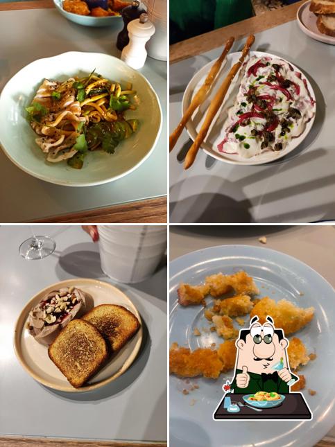 Дети на кухне