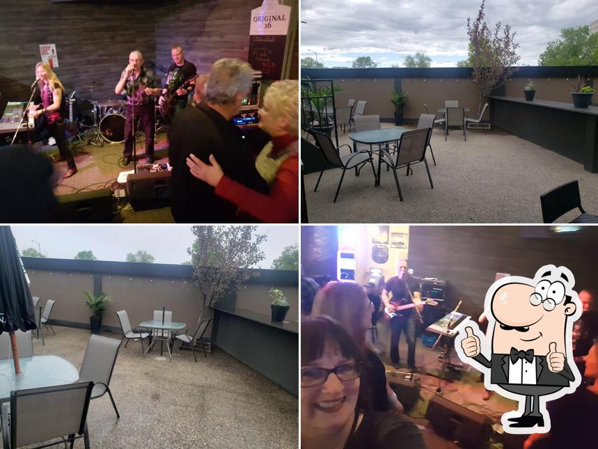 Broadways Lounge