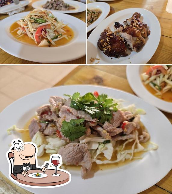 ครัวครูอ๋อ ส้มตำไก่ย่าง ก๋วยเตี๋ยวเนื้อตุ๋น อาหารไทยอาหารอีสาน