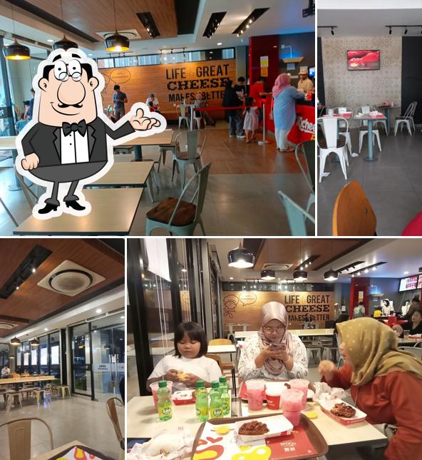 Richeese Factory Cipondoh