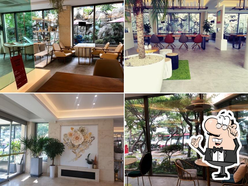 Atrium Gallery & Cafe
