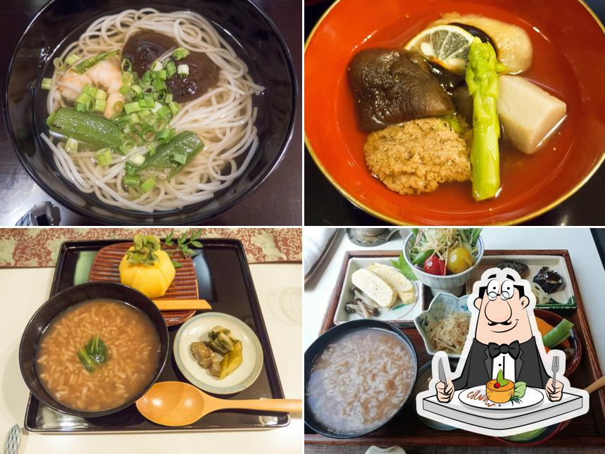 円