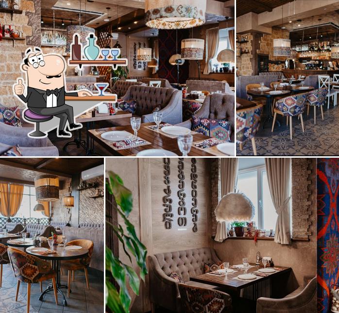 Посмотрите на внутренний интерьер "Грузинские Традиции"