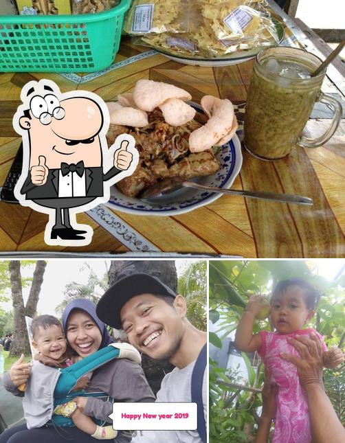 Rujak Lontong Loloan Timur