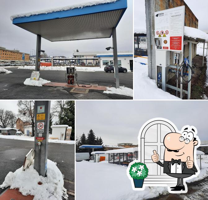 Service station