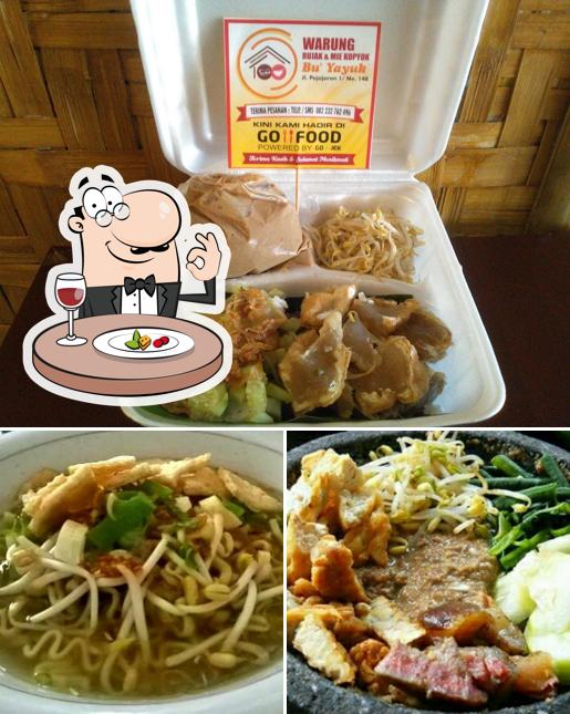 Warung Rujak Dan Mie Kopyok Bu'Yayuk
