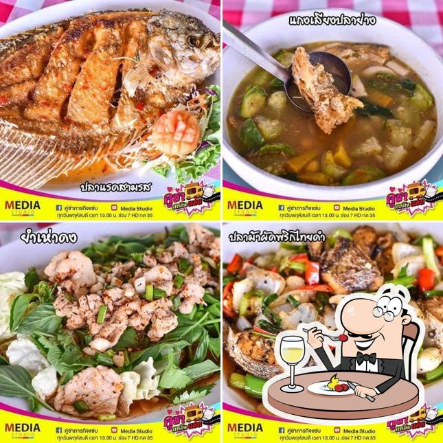 ร้านแพอาหารครัวสะแกกรัง Uthai Thani